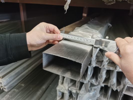 O tubo retangular de aço inoxidável decorativo A312 lustrou 150mm