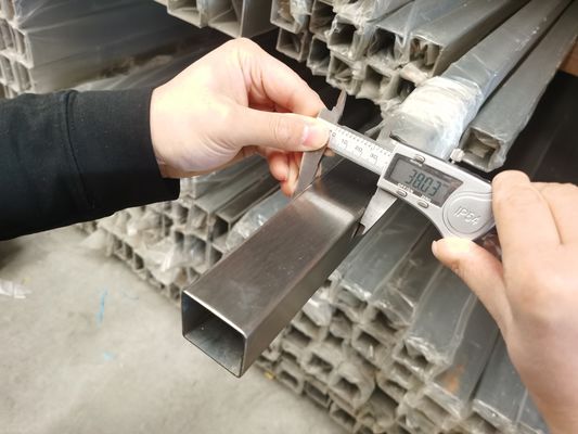 ASTM A479 escovou o tubo quadrado de aço inoxidável lustrou 0.6mm brilhantes