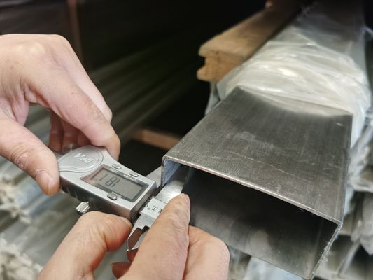 ASTM A479 escovou o tubo quadrado de aço inoxidável lustrou 0.6mm brilhantes